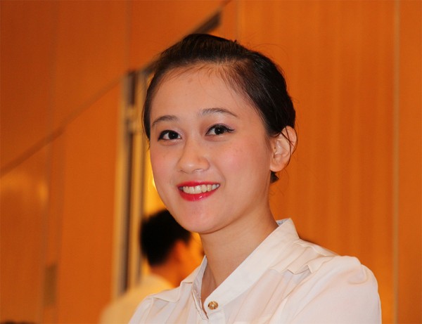 Ứng viên Võ Trần Khánh Ngọc Cẩm Ly (Thái Nguyên) càng đam mê và muốn gắn bó với nghề tiếp viên sau nhiều lần trải nghiệm dịch vụ trên các chuyến bay thân thiện của VietJetAir.